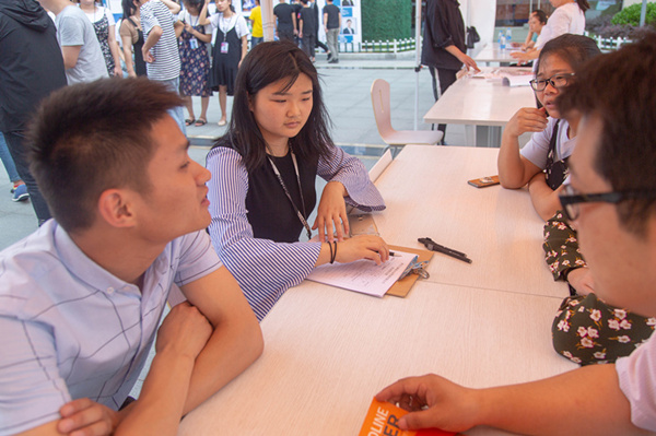 南京新華人才交流會(huì)來(lái)啦，為畢業(yè)學(xué)子就業(yè)保駕護(hù)航