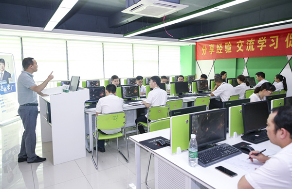 百家名師進(jìn)校園，助力教改新方向