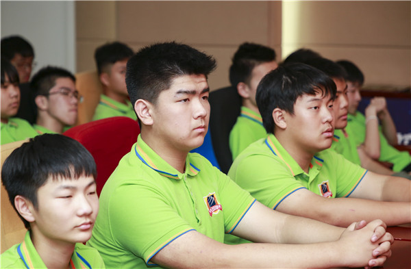 南京新華第二期新生青訓營之校紀校規(guī)教育：強校規(guī)，名紀律