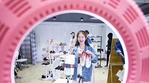 一場直播上億消費額，視頻電商引領(lǐng)新潮流