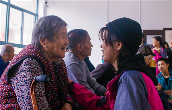 你我志愿心，傳遞敬老情——南京新華學(xué)子走進(jìn)秣陵街道敬老院