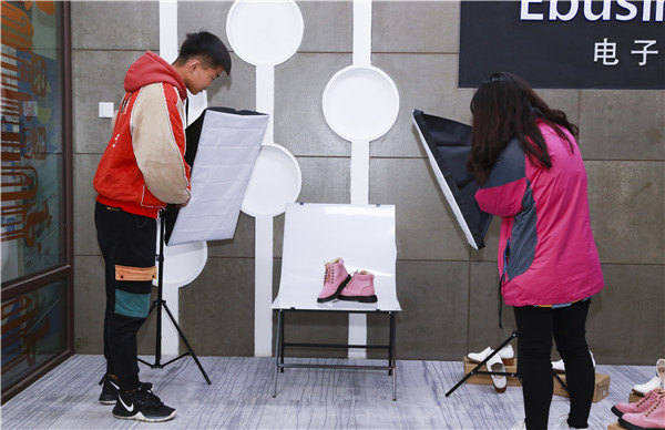 “玩轉(zhuǎn)直播電商 Hi翻雙十二”——小新為你提前播報(bào)啦！