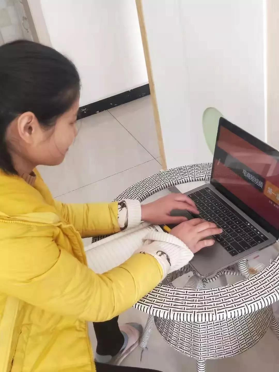 停課不停學(xué)，“云學(xué)習(xí)”開啟，看新華老師都在哪里備課