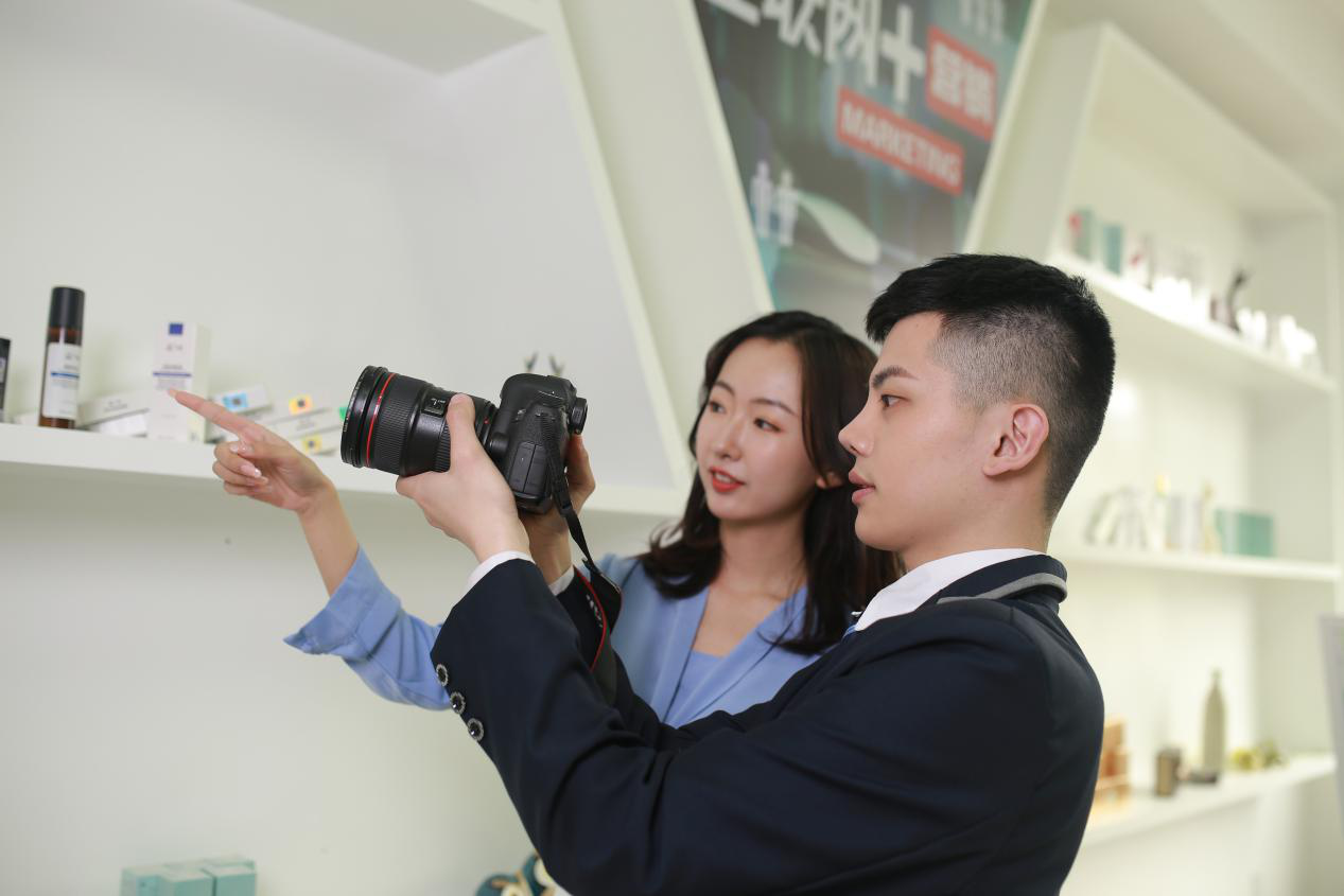 電商作為新興業(yè)態(tài)大有可為，學(xué)電商為什么來新華？