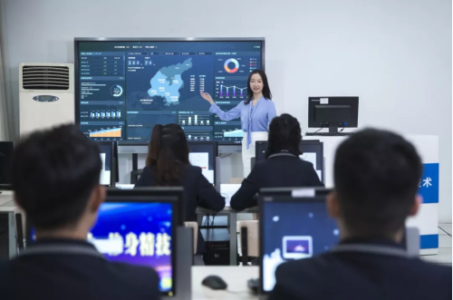 政府報(bào)告重點(diǎn)關(guān)注的教育公平和質(zhì)量提升，新華互聯(lián)網(wǎng)科技做了什么？