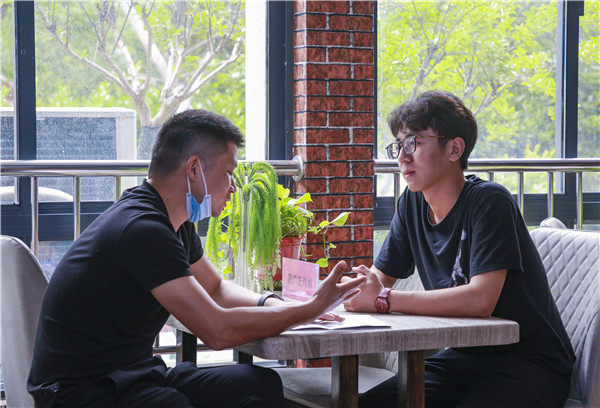 就業(yè)保障丨千企萬崗進校園，助力學子精準就業(yè)！