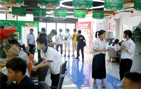 好學(xué)校成就好未來，新華電腦學(xué)校正在火熱招生中……