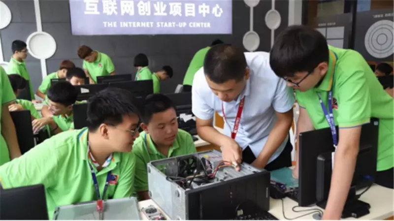 人才共建、產(chǎn)教聯(lián)盟！新華互聯(lián)網(wǎng)科技名企定制班招生補(bǔ)錄中！