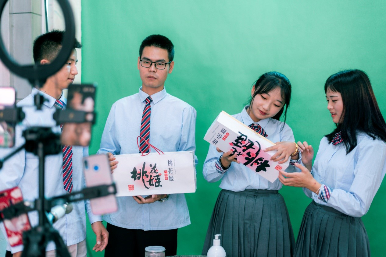 肩負職教強國重任，新華電腦學校升級“五項能力”培養(yǎng)互聯(lián)網(wǎng)高技能人才！