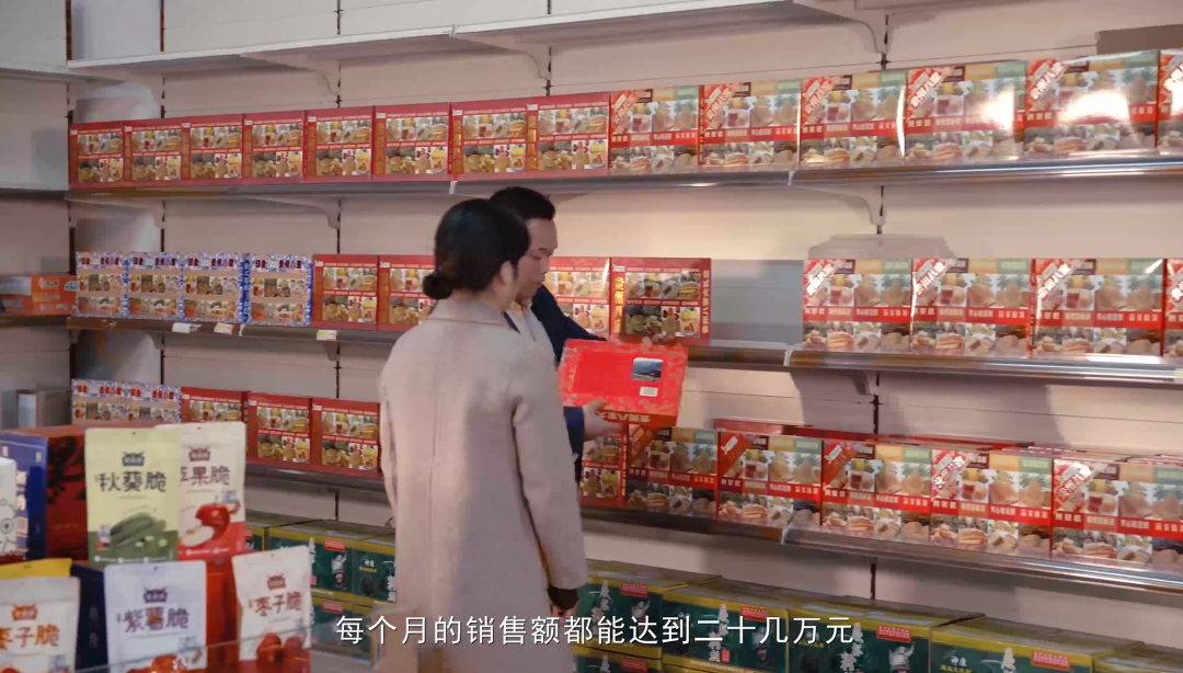 “新華電腦學校就像一座橋，把我和家鄉(xiāng)連接在一起！”