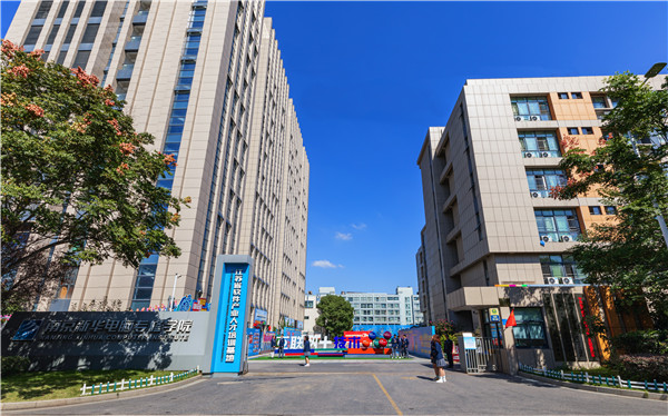 南京新華五一試學(xué)周，0元吃住學(xué)只等你來！