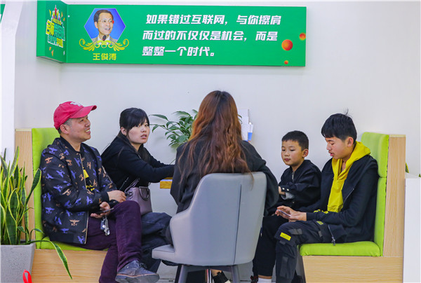 南京新華五一試學體驗周火爆開啟！