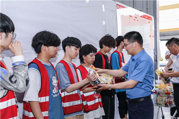 實(shí)習(xí)正當(dāng)時，慰問暖人心