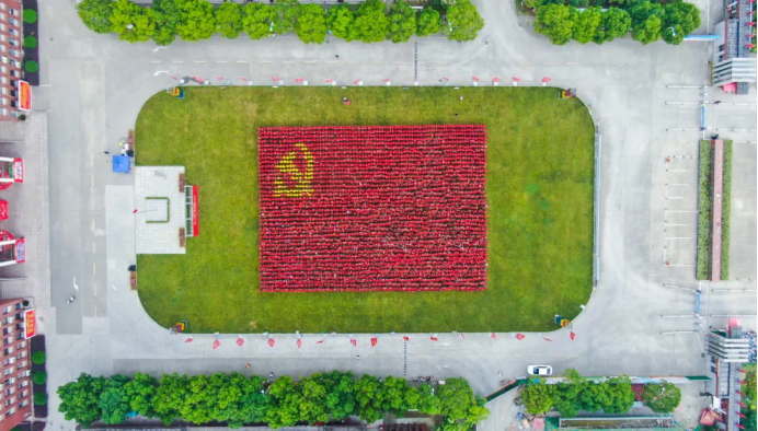 一面黨旗，一顆初心