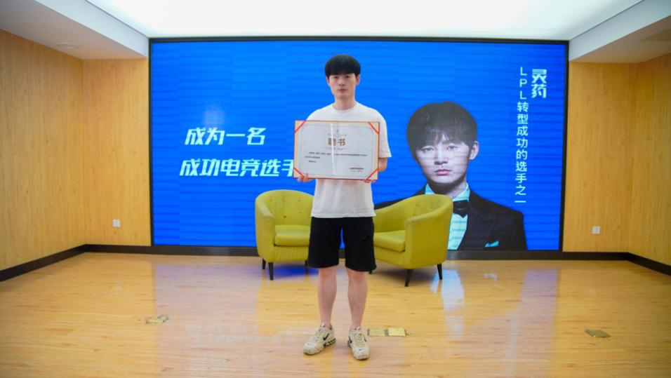 傳遞向上力量！新華電腦學?！独蠋焷砹恕?月繼續(xù)開講！