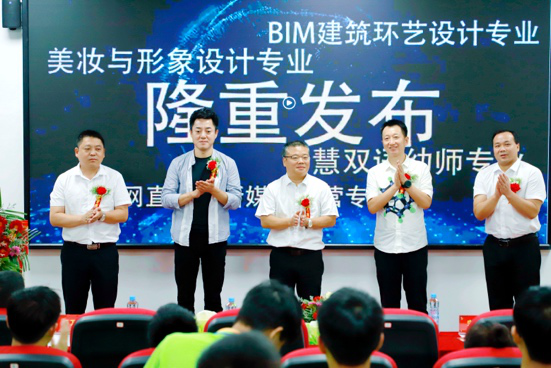 傳遞向上力量！新華電腦學?！独蠋焷砹恕?月繼續(xù)開講！