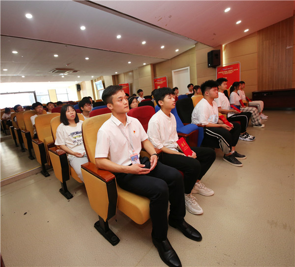 南京新華《企業(yè)大咖進校園》活動圓滿舉行！