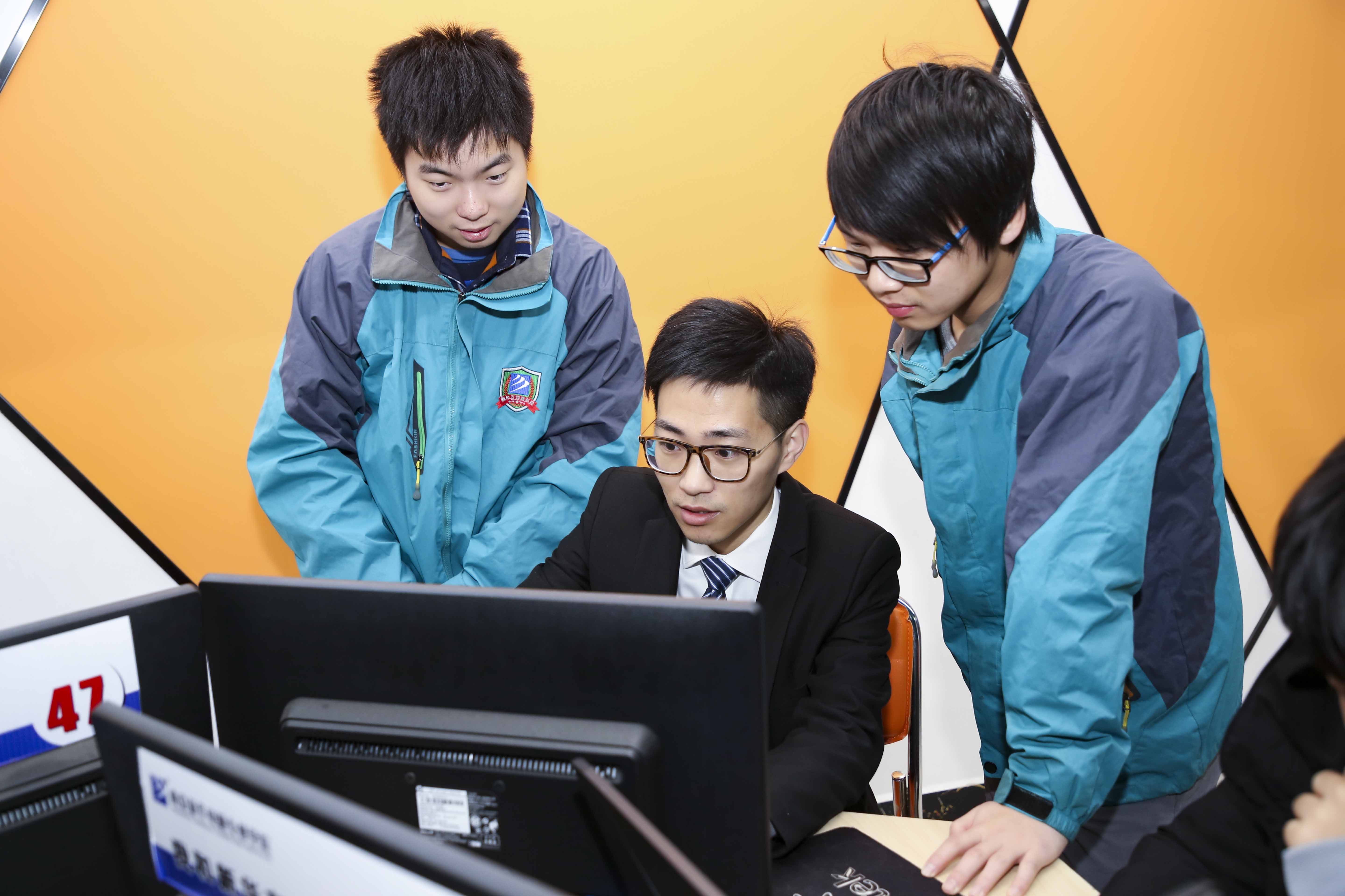 冷鑫老師：教育不在于灌輸，而在于點燃火焰