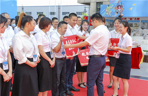 愛與責(zé)任，立德樹人丨南京新華與你一起致敬教師節(jié)