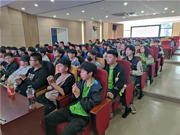 大咖進(jìn)校園|把人生過成藝術(shù)，將藝術(shù)寫進(jìn)人生