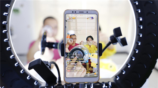 我去，這么多人來新華是干啥？