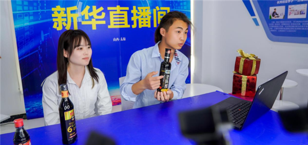 我去，這么多人來新華是干啥？