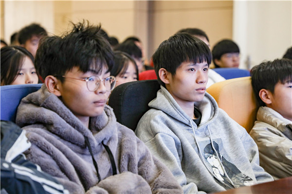 南京新華開(kāi)設(shè)畢業(yè)生就業(yè)指導(dǎo)專(zhuān)題講座