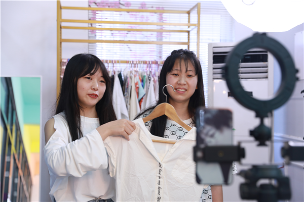 真實訓(xùn)真牛！學(xué)生時代第一桶金挖掘記