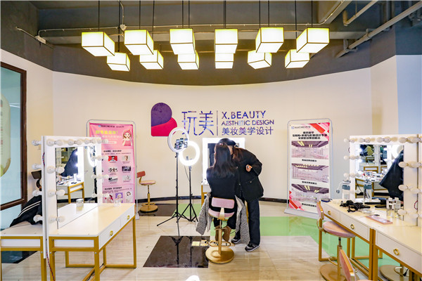 新課堂，迎接新成長|南新新華美妝新生參觀新教室