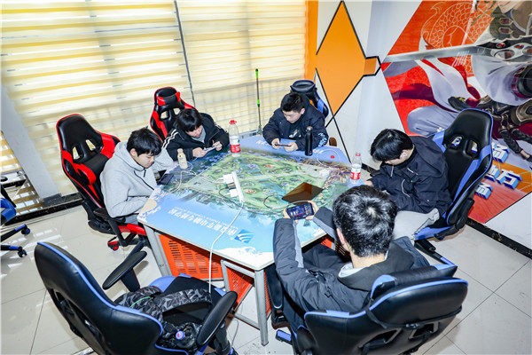 競(jìng)青春，逐夢(mèng)想|南京新華電競(jìng)開(kāi)放日燃情開(kāi)戰(zhàn)