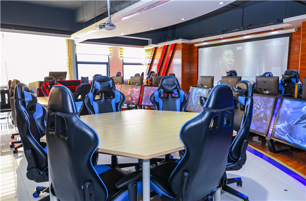 競(jìng)青春，逐夢(mèng)想|南京新華電競(jìng)開(kāi)放日燃情開(kāi)戰(zhàn)