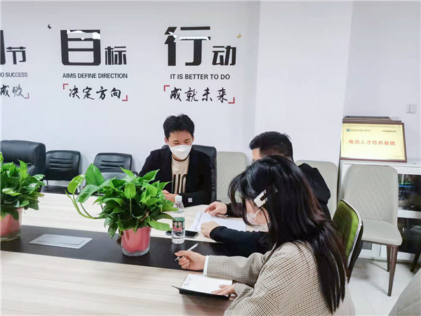 企業(yè)招聘進(jìn)校園，助力學(xué)生高質(zhì)量就業(yè)