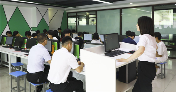 南京新華結(jié)課答辯|你們的成長，我們來見證！