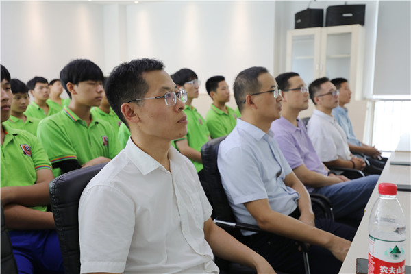 大咖進(jìn)校園|雛鷹展翅，智領(lǐng)未來