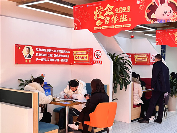 喜迎開學(xué) 圓夢新華|直擊南京新華火熱報(bào)名現(xiàn)場！