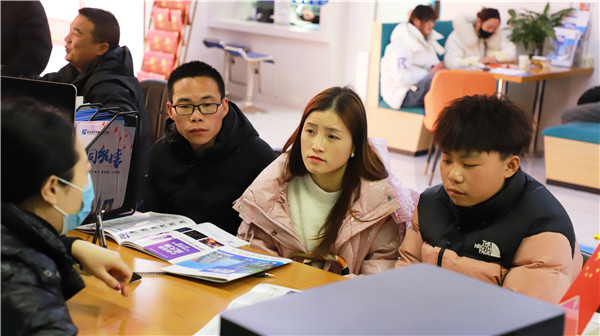 喜迎開學(xué) 圓夢新華|直擊南京新華火熱報(bào)名現(xiàn)場！