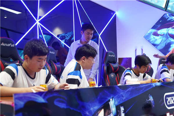 恭喜！我校學(xué)生代表隊榮獲2023 年“迎亞運”新華電腦教育王者榮耀電競對抗賽亞軍