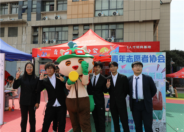 追光有“你”，歡迎“新”上人 南京新華電腦專修學(xué)校2024年春季社團招新大會順利收官