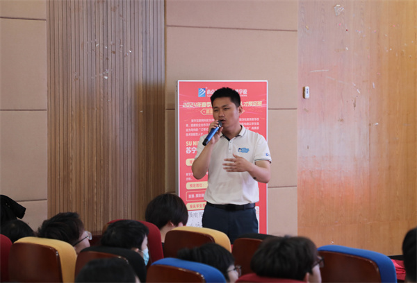 南京新華電腦專修學(xué)校舉辦感恩母親節(jié)教育講座，傳承孝道文化
