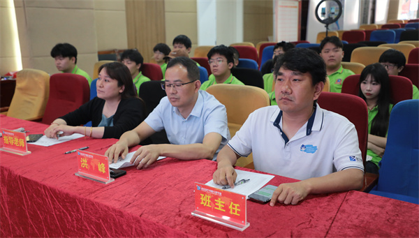 南京新華電腦專修學(xué)?；ヂ?lián)網(wǎng)2303班結(jié)課答辯圓滿落幕，學(xué)子展現(xiàn)<a href=http://njxh.cn target=_blank class=infotextkey>專業(yè)</a>技能與風(fēng)采