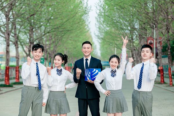 初中生學(xué)什么<a href=http://njxh.cn target=_blank class=infotextkey>專(zhuān)業(yè)</a>好，有發(fā)展前途？