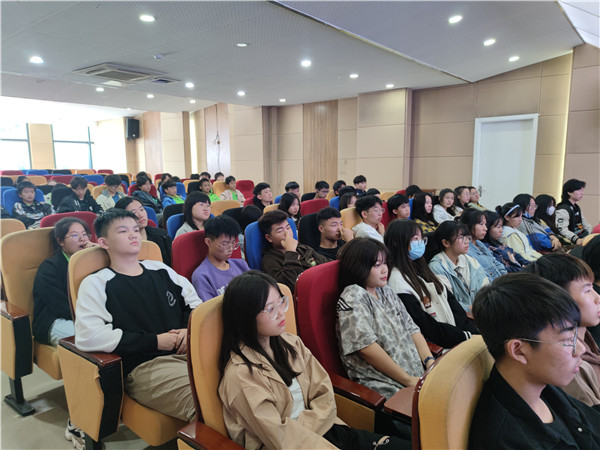 大咖進校園|把人生過成藝術，將藝術寫進人生