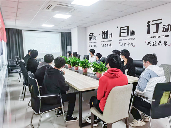 企業(yè)招聘進(jìn)校園，助力學(xué)生高質(zhì)量就業(yè)