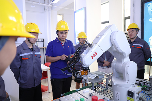 技校學什么技術(shù)比較好？這 3個方向讓你逆襲人生