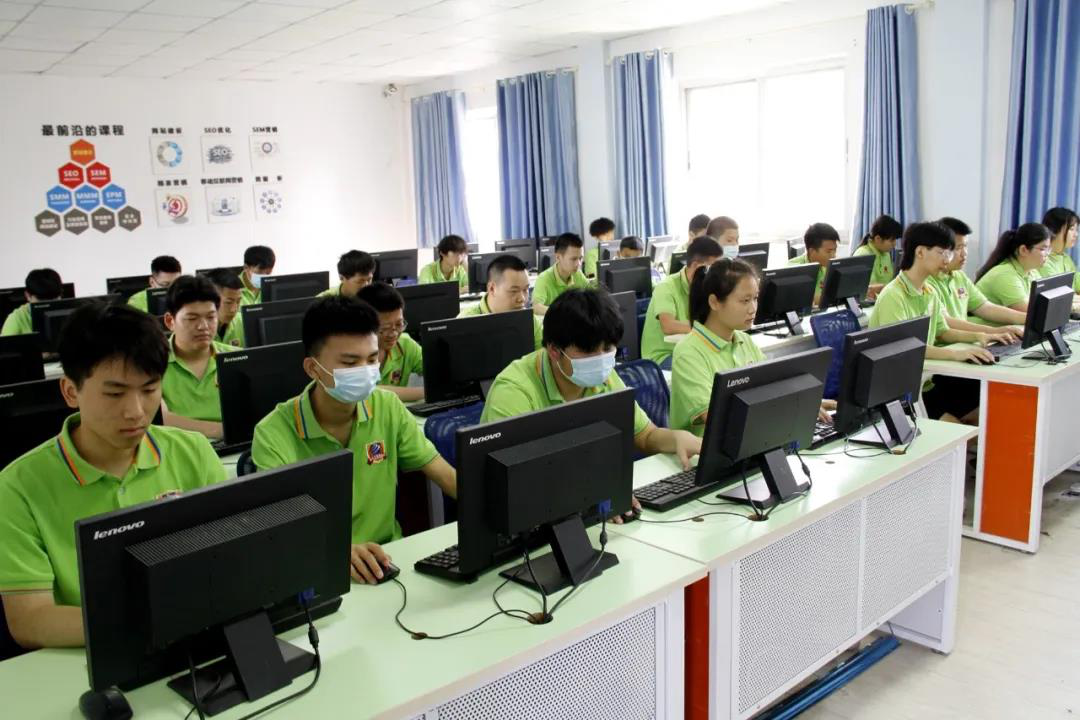 補錄通道 | 南京新華電腦專修學(xué)院少量招生補錄中，名額有限，欲報從速！