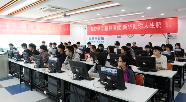 初中畢業(yè)生沒考上學(xué)什么？南京新華電腦為你指引未來方向！