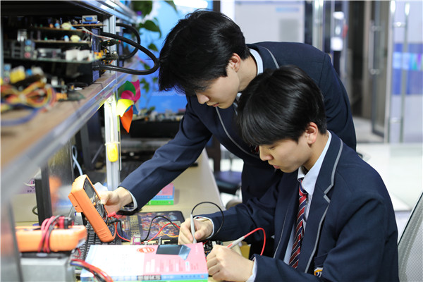 波士頓動力Atlas展示強化學(xué)習(xí)新成果，工業(yè)機器人行業(yè)未來前景廣闊