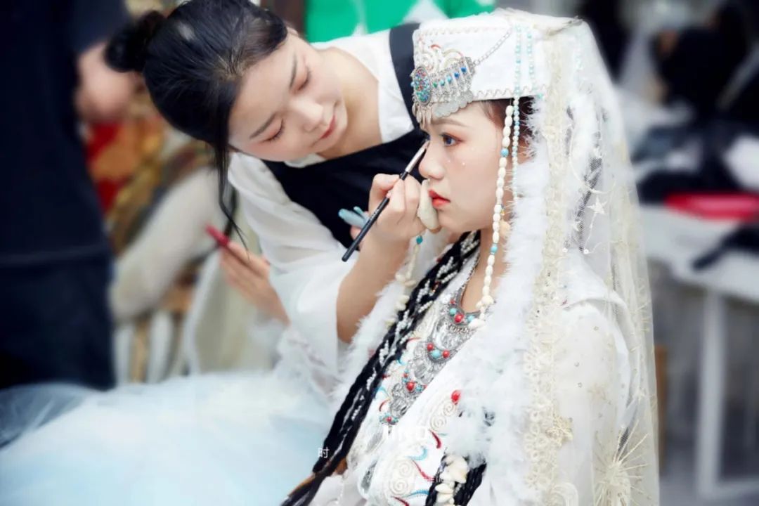 影視特效產(chǎn)業(yè)崛起：職業(yè)教育賦能跨界人才新未來(lái)