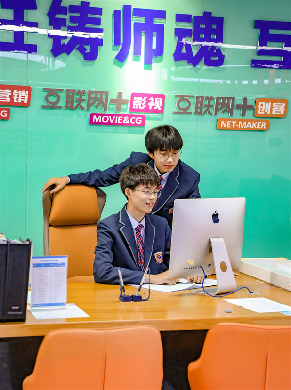 在南京新華學(xué)互聯(lián)網(wǎng)應(yīng)用技術(shù)有哪些優(yōu)勢(shì)？