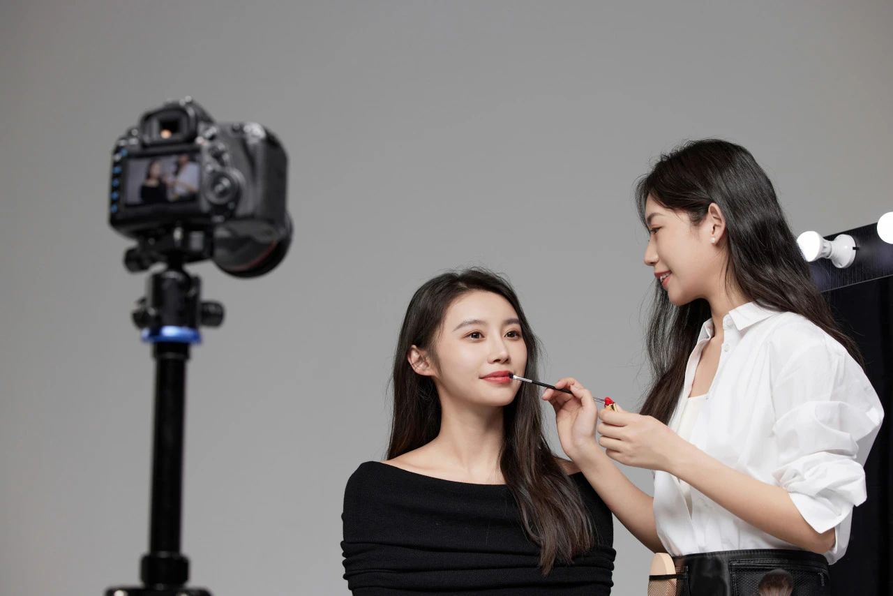 彩妝行業(yè)復(fù)蘇背后，